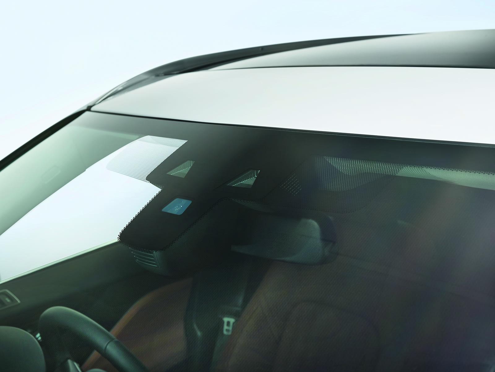 2016 Jaguar F-PACE resim galerisi