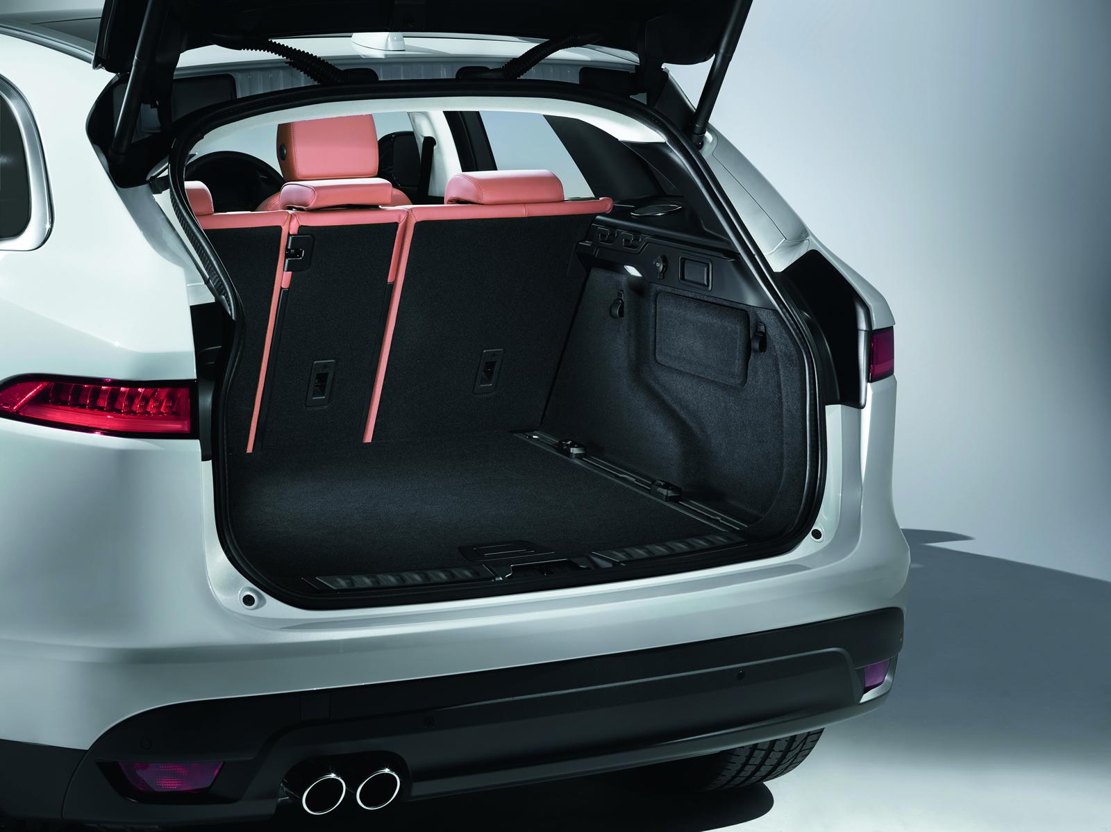 2016 Jaguar F-PACE resim galerisi