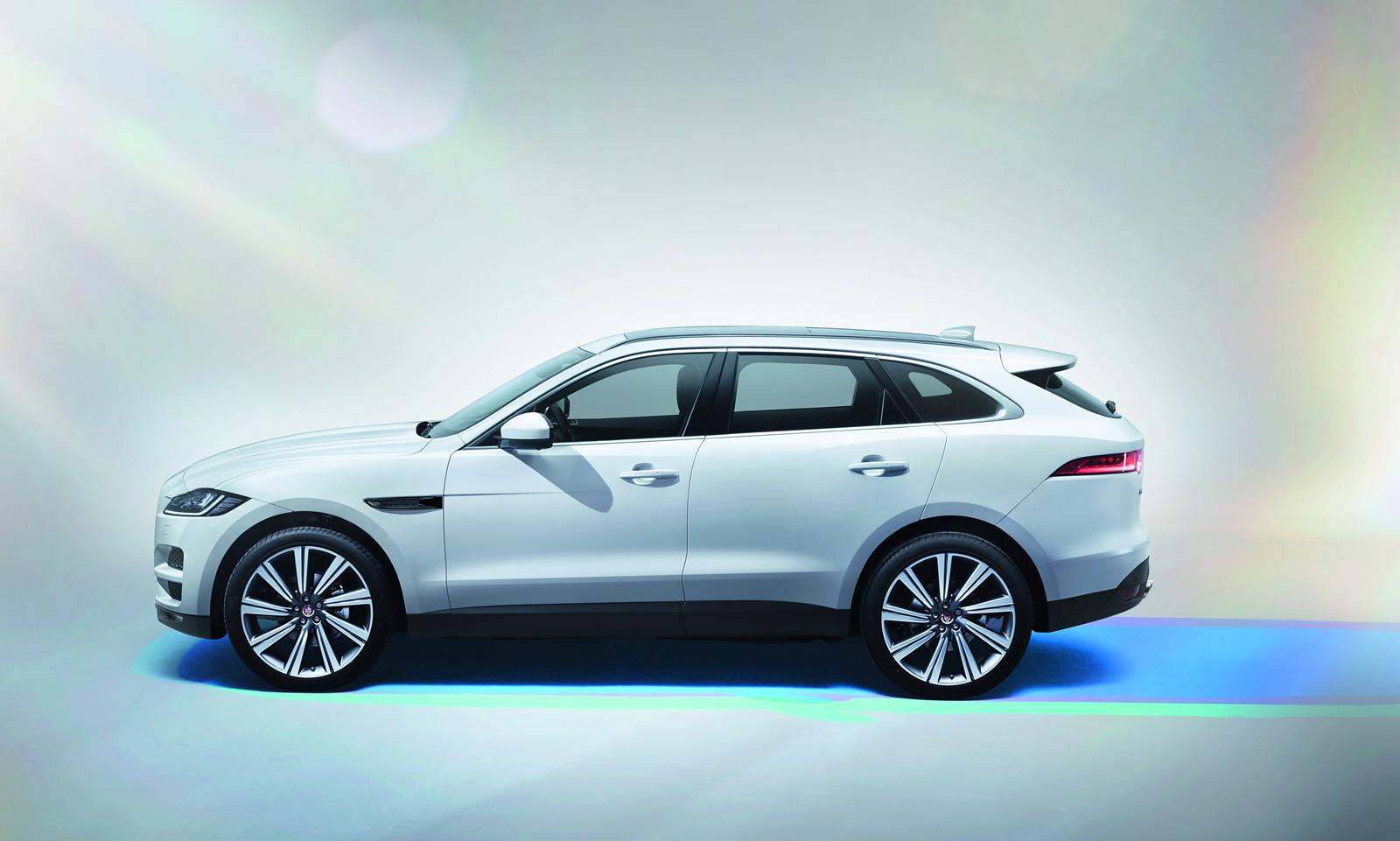 2016 Jaguar F-PACE resim galerisi
