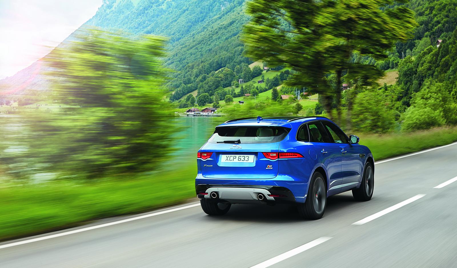 2016 Jaguar F-PACE resim galerisi