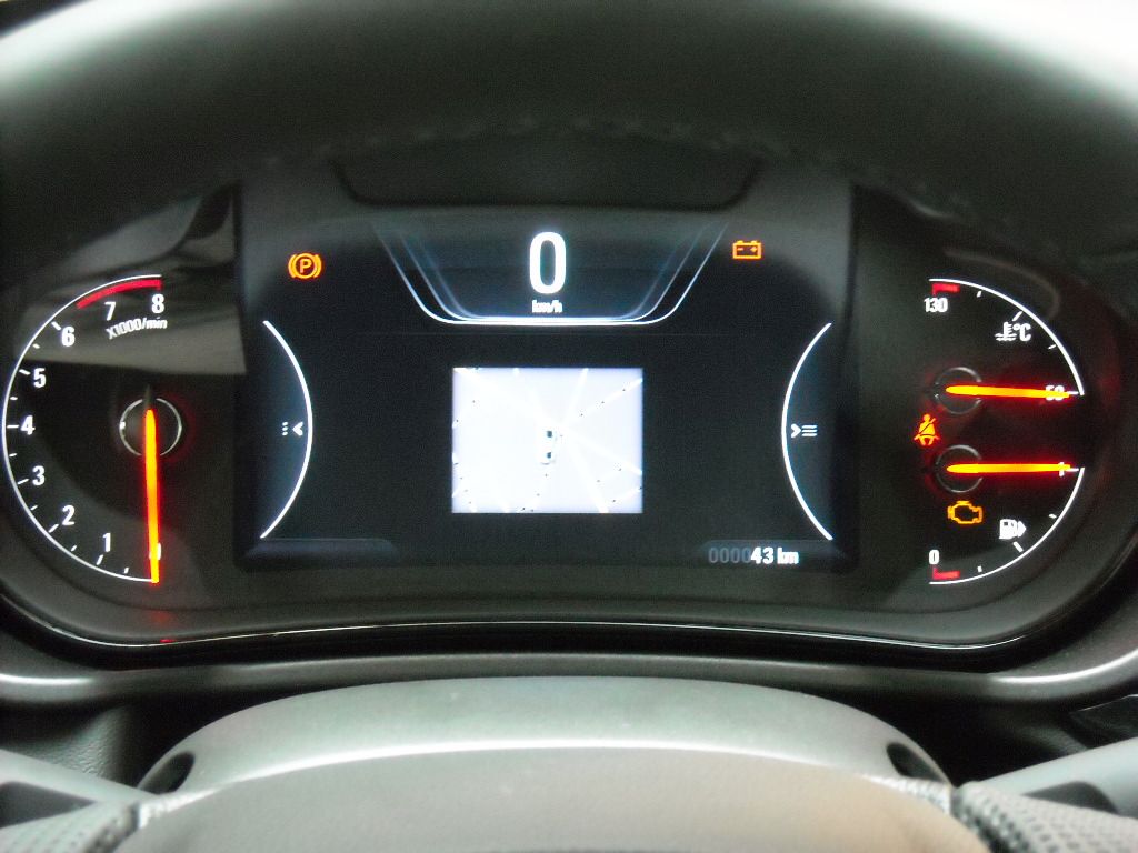 YEN MAKYAJLI OPEL NSGNA  MEKAN RESMLER