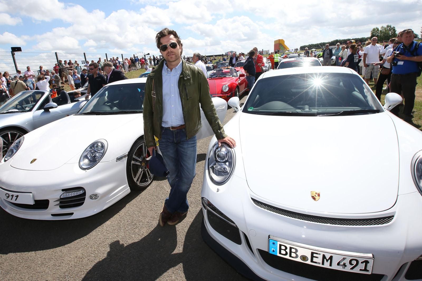 1208 ADET PORSCHE 911 SLVERSTONE'DA RESM GALERS