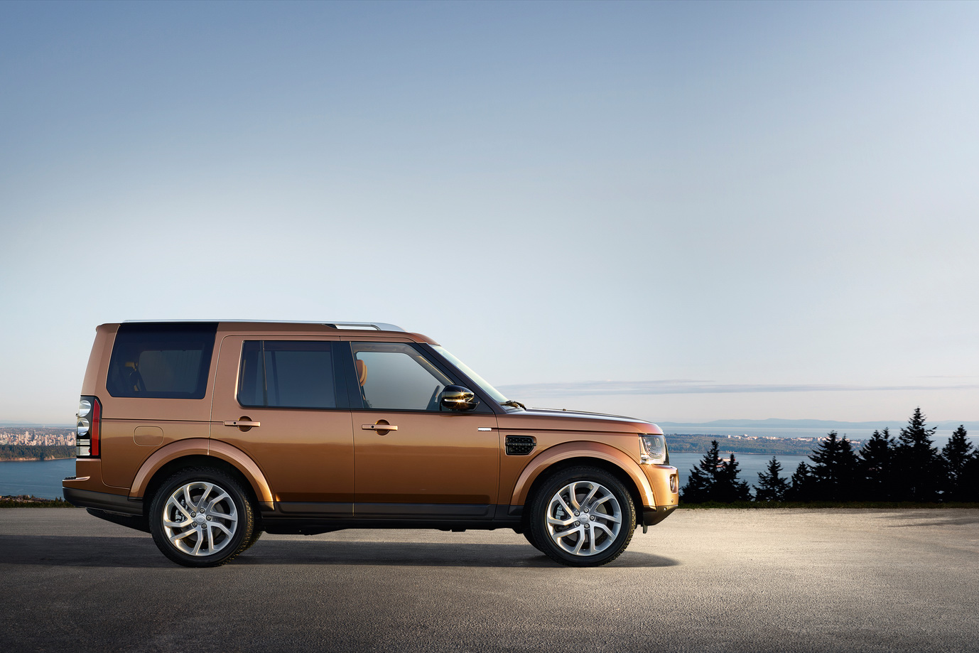 Land Rover Discovery Landmark ve Graphite Editions Resim Galerisi