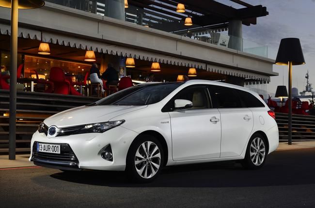 YEN TOYOTA AURS TOURNG SPORTS RESM FOTORAF GALERS