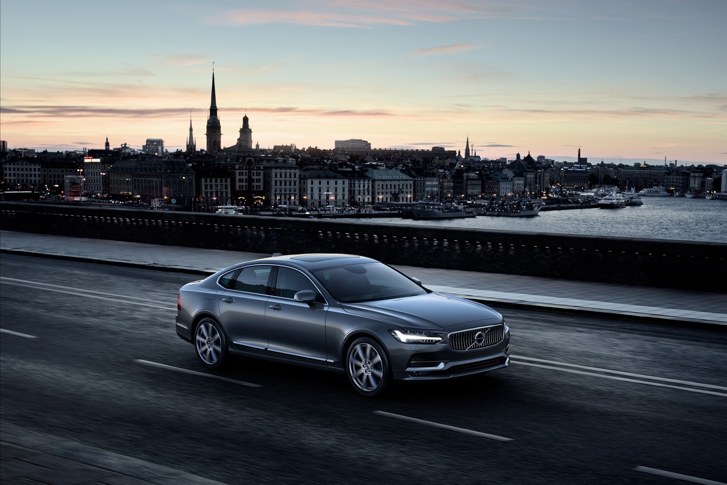 Yeni 2016 Volvo S90 �lk Resim Galerisi