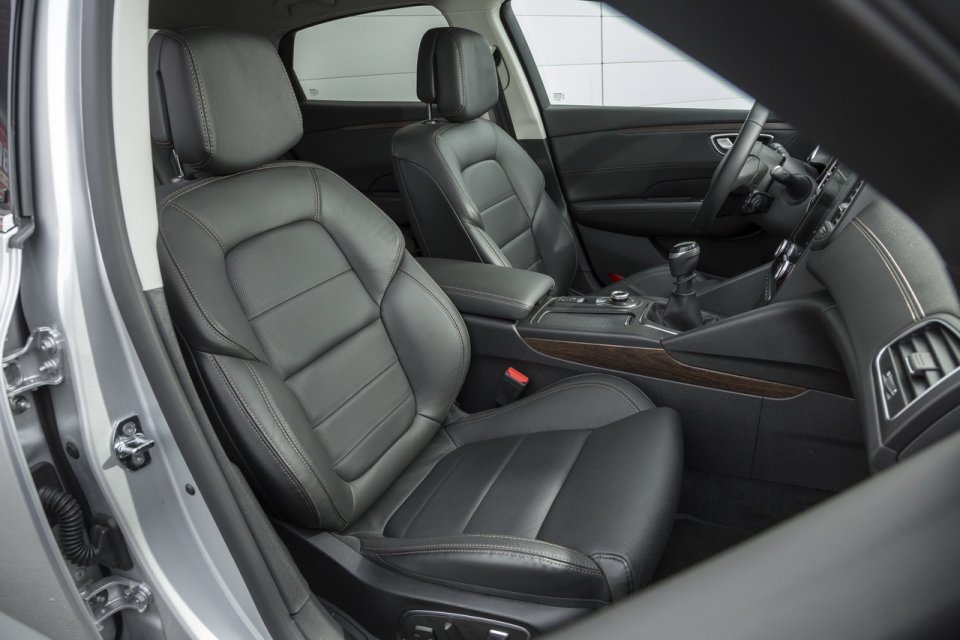 VW Passat vs Renault Talisman Resim Galerisi