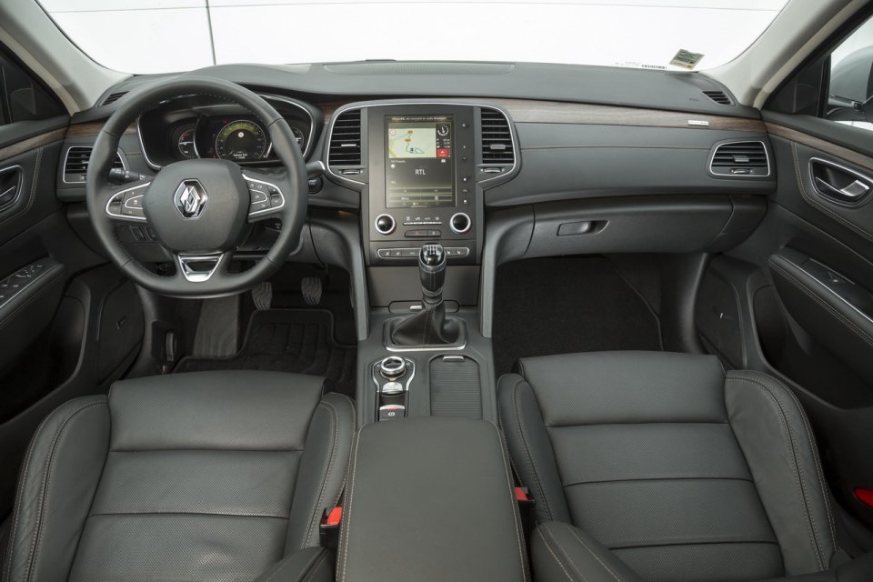 VW Passat vs Renault Talisman Resim Galerisi