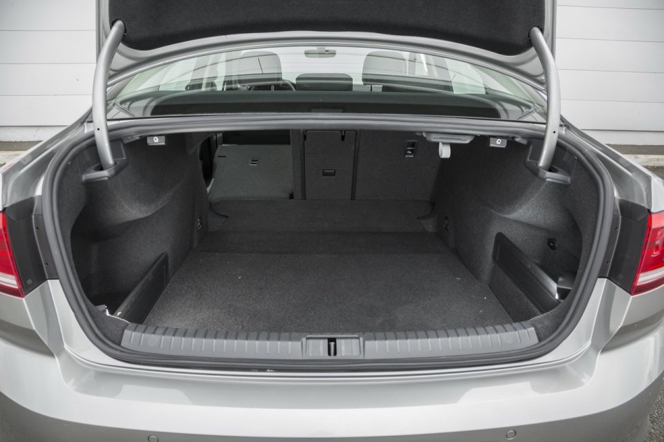 VW Passat vs Renault Talisman Resim Galerisi