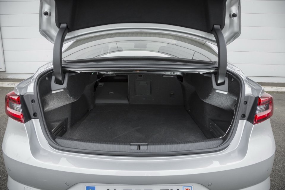 VW Passat vs Renault Talisman Resim Galerisi