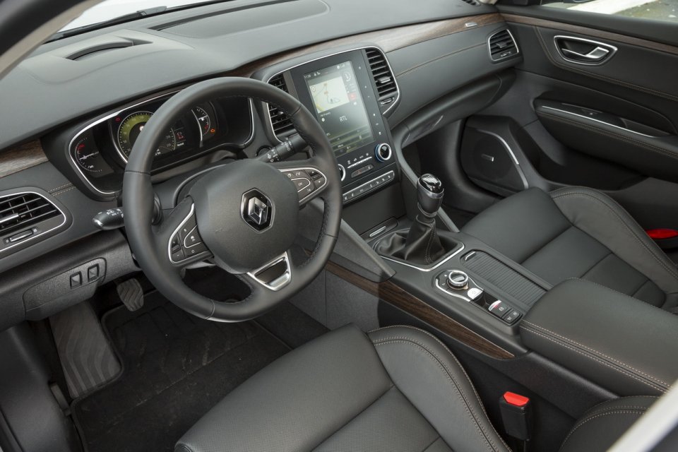 VW Passat vs Renault Talisman Resim Galerisi