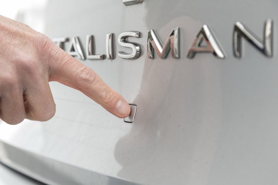 VW Passat vs Renault Talisman Resim Galerisi