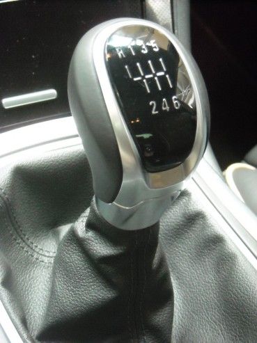YEN MAKYAJLI OPEL NSGNA  MEKAN RESMLER