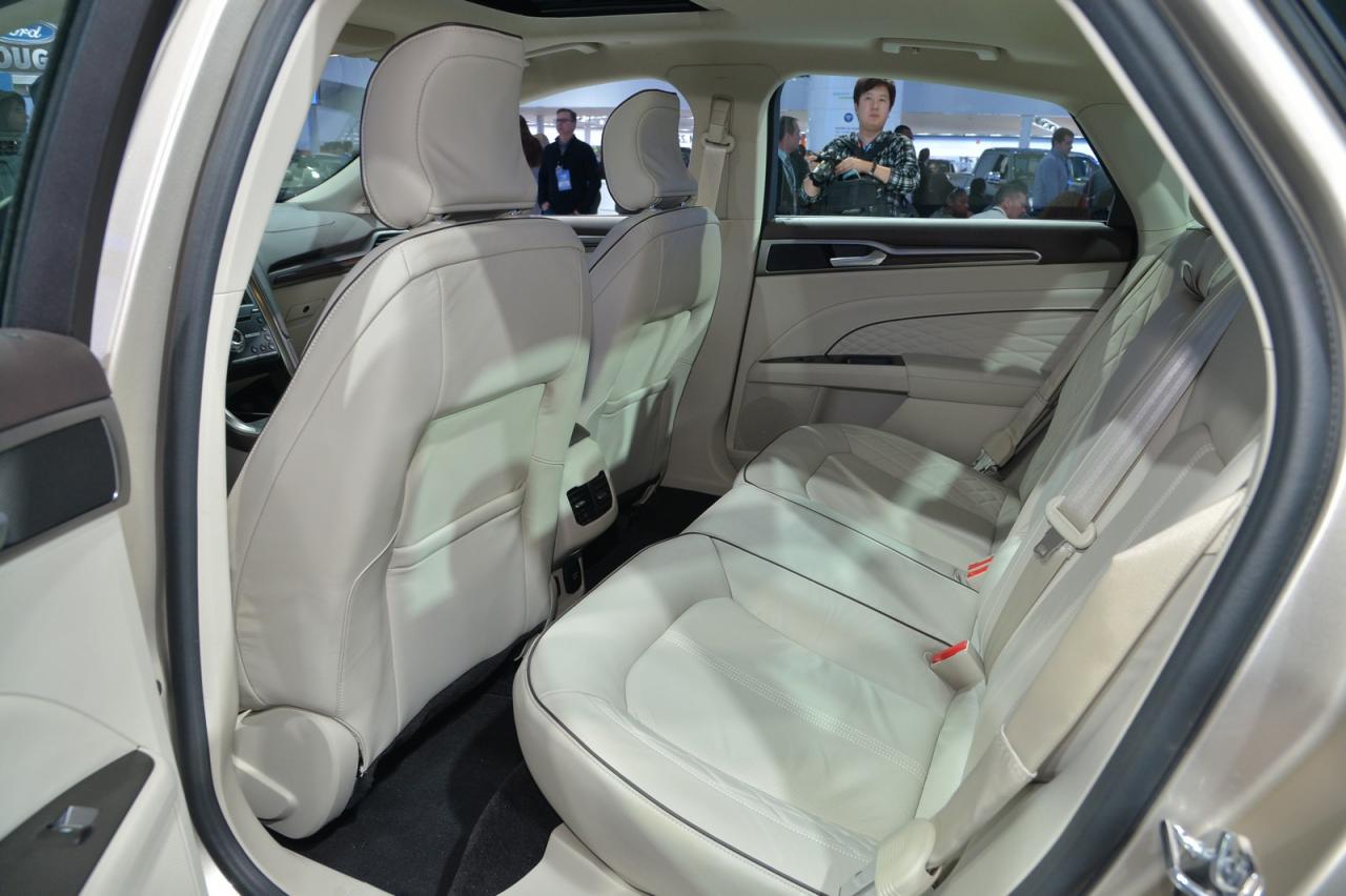 2017 Ford Fusion Naias Resim Galerisi