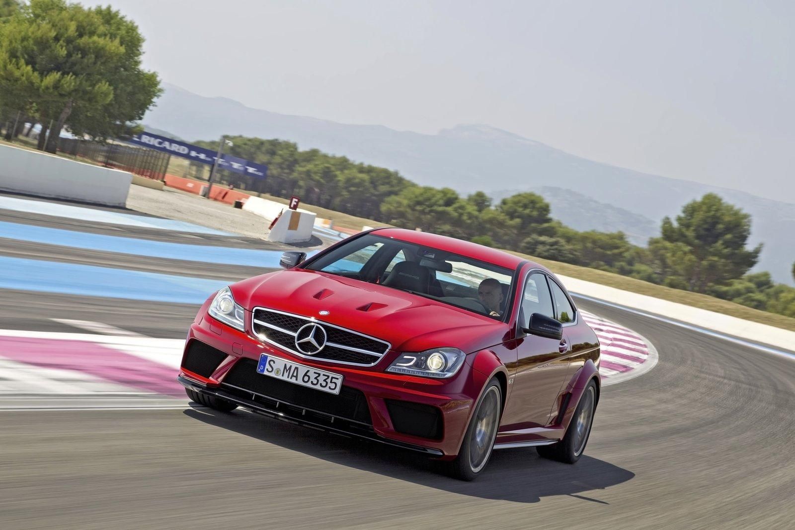 MERCEDES C63 AMG BLACK GALER