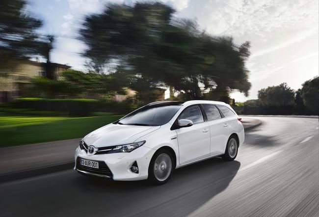 YEN TOYOTA AURS TOURNG SPORTS RESM FOTORAF GALERS