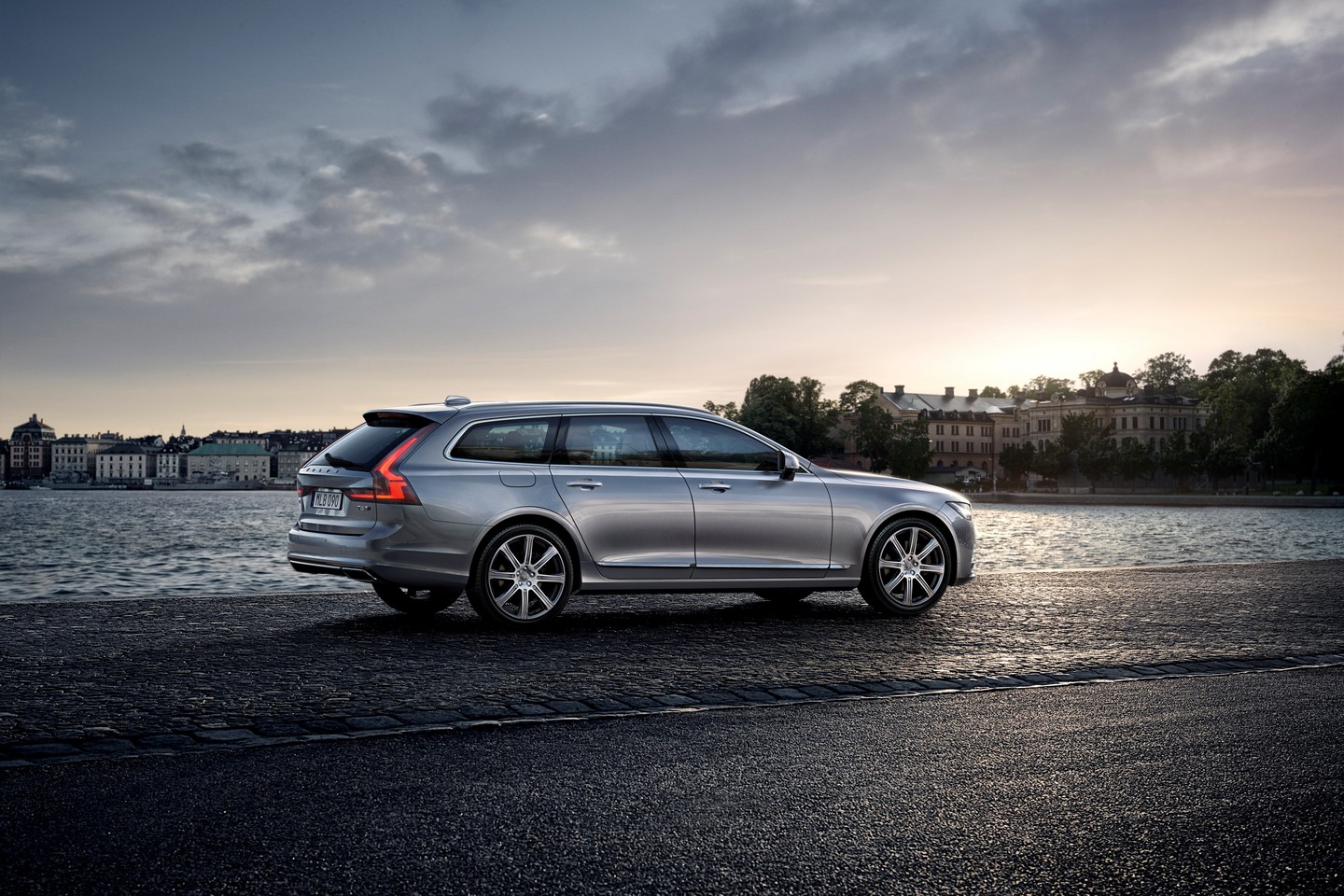 2016 Volvo V90 Detayl� Resim Galerisi