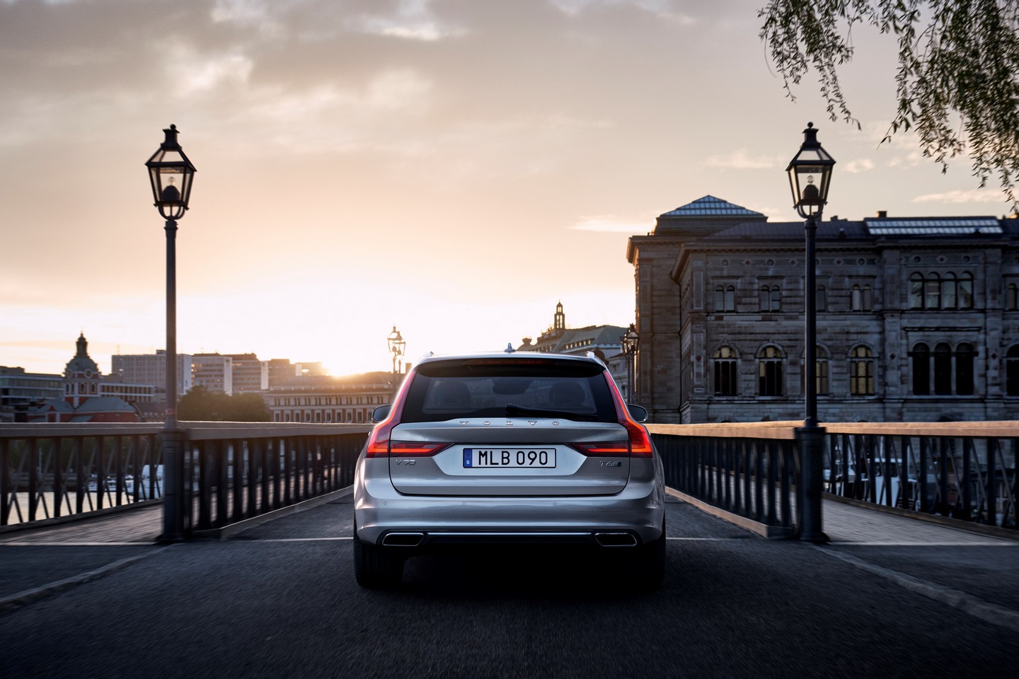 2016 Volvo V90 Detayl� Resim Galerisi