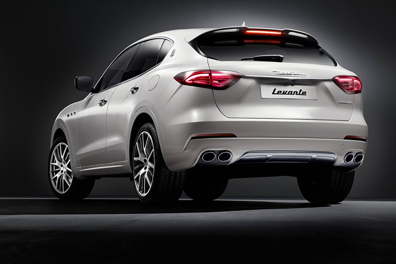 2016 Maserati Levante SUV Resim Galerisi