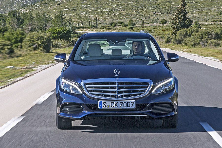 YEN MERCEDES C SERS AVRUPA YOLLARINDA RESM GALERS