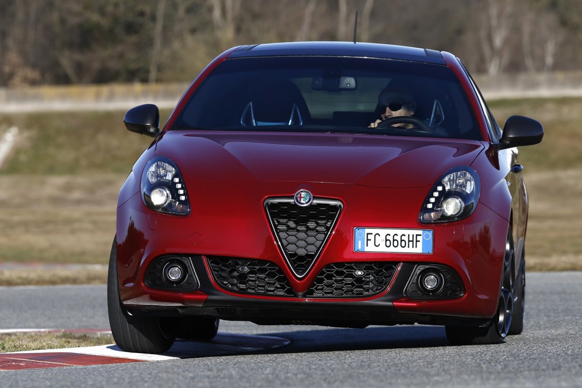 2016 Makyajl� Alfa Romeo Giulietta Detayl� Resim Galerisi