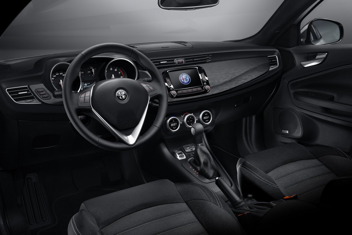 2016 Makyajl� Alfa Romeo Giulietta Detayl� Resim Galerisi