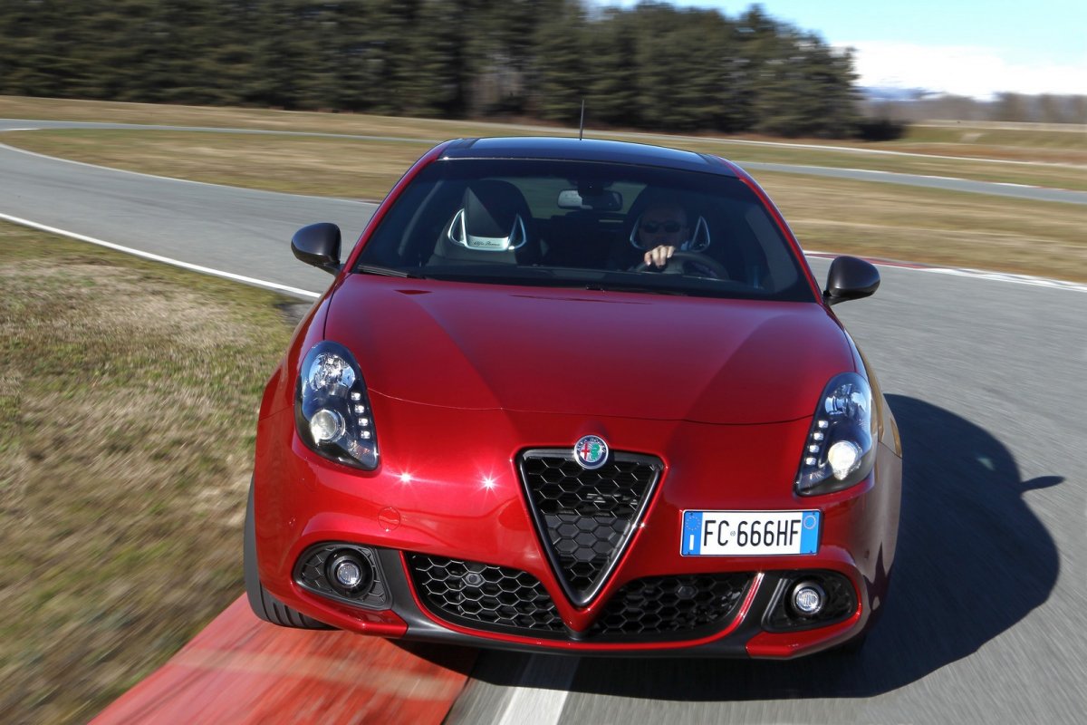 2016 Makyajl� Alfa Romeo Giulietta Detayl� Resim Galerisi