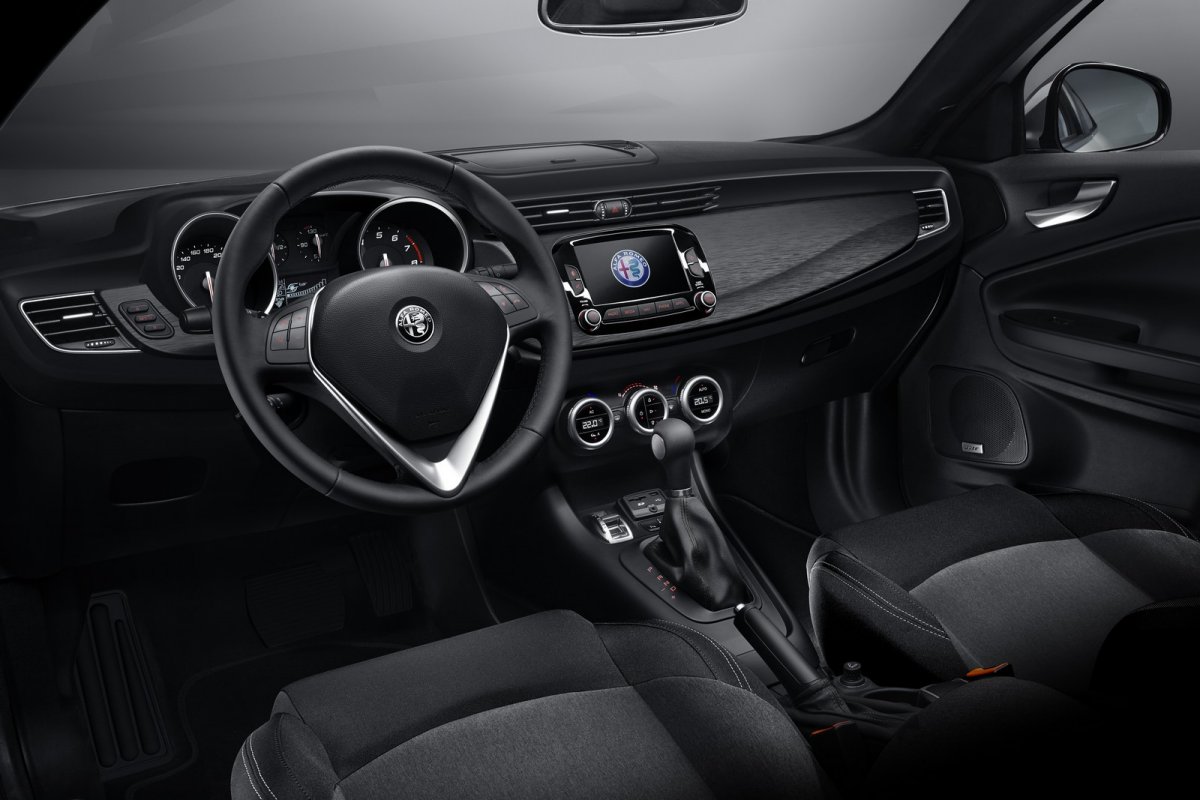 2016 Makyajl� Alfa Romeo Giulietta Detayl� Resim Galerisi