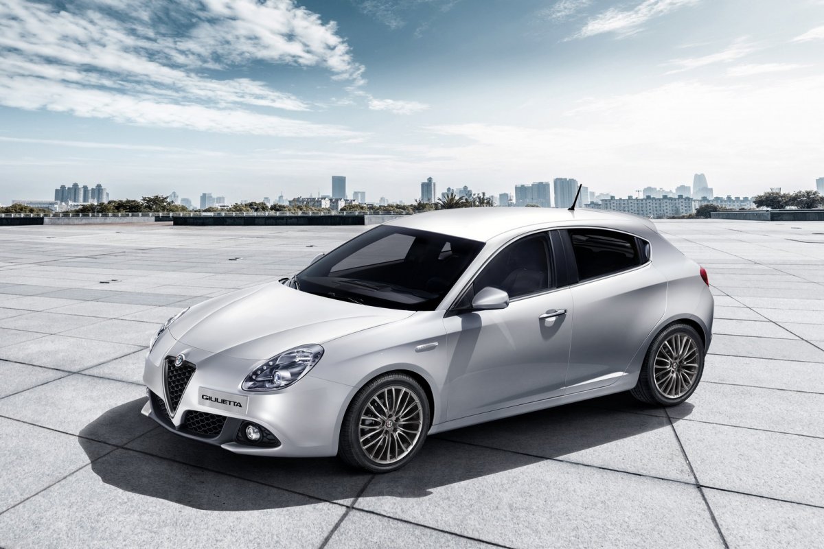 2016 Makyajl� Alfa Romeo Giulietta Detayl� Resim Galerisi