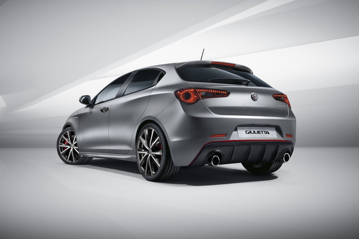 2016 Makyajl� Alfa Romeo Giulietta Detayl� Resim Galerisi