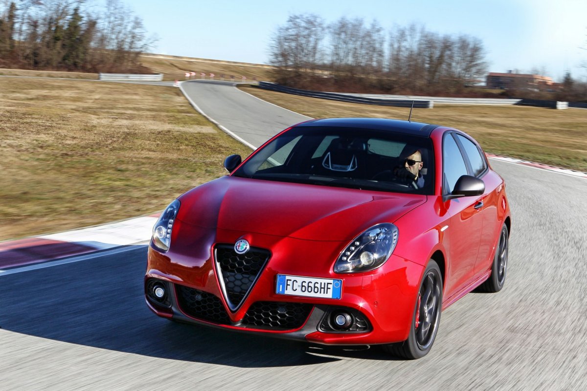 2016 Makyajl� Alfa Romeo Giulietta Detayl� Resim Galerisi