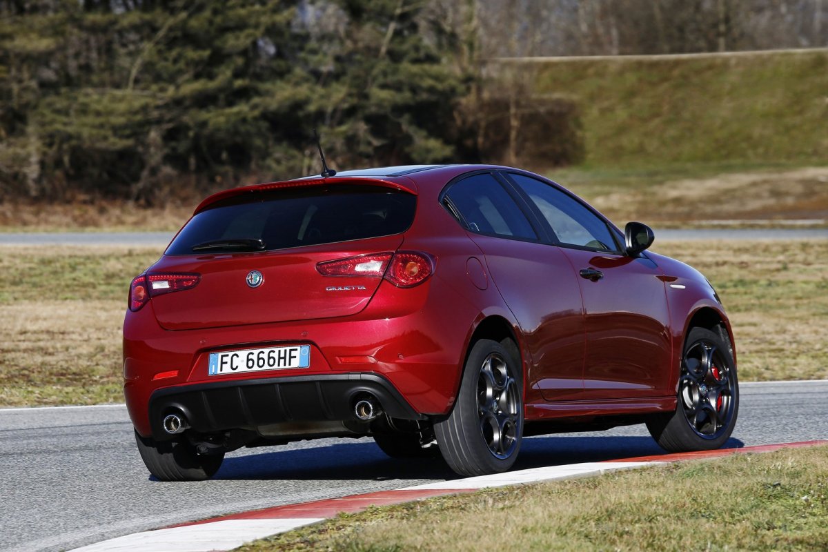 2016 Makyajl� Alfa Romeo Giulietta Detayl� Resim Galerisi
