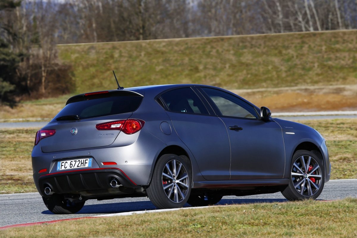 2016 Makyajl� Alfa Romeo Giulietta Detayl� Resim Galerisi