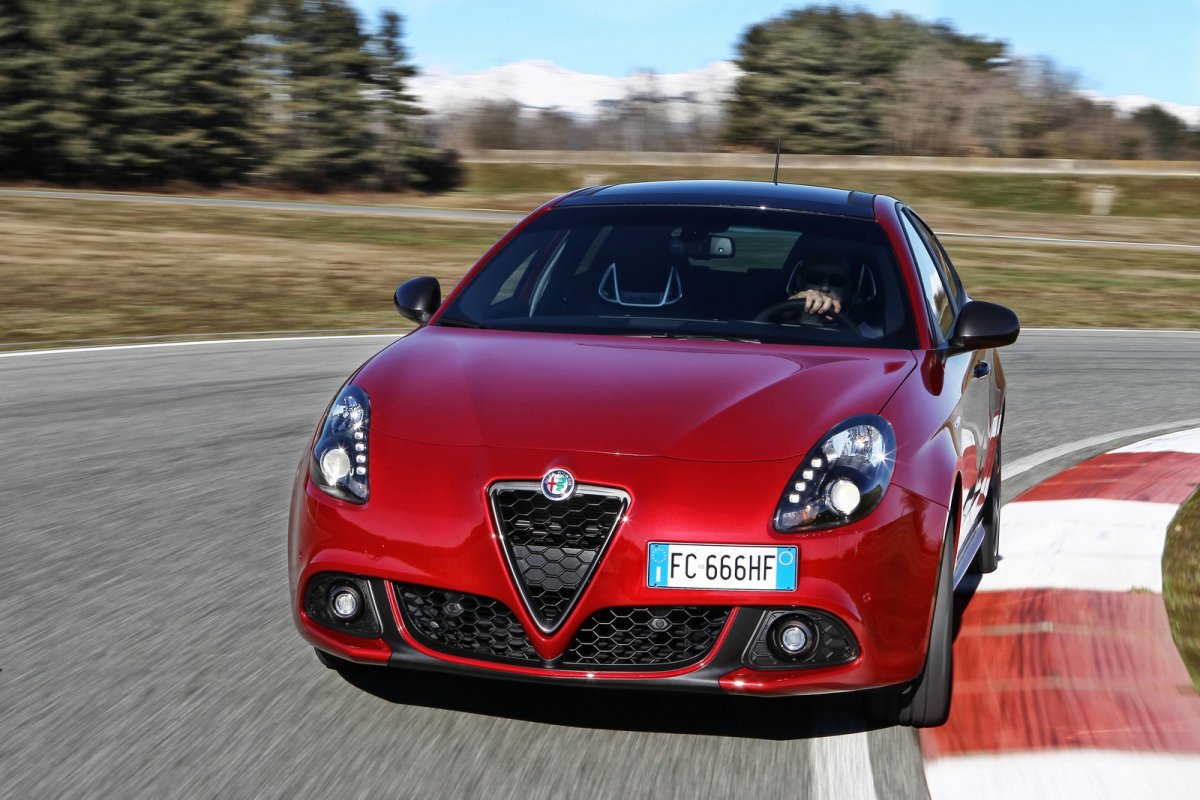 2016 Makyajl� Alfa Romeo Giulietta Detayl� Resim Galerisi