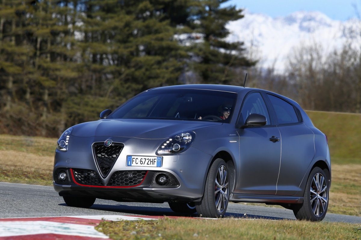 2016 Makyajl� Alfa Romeo Giulietta Detayl� Resim Galerisi
