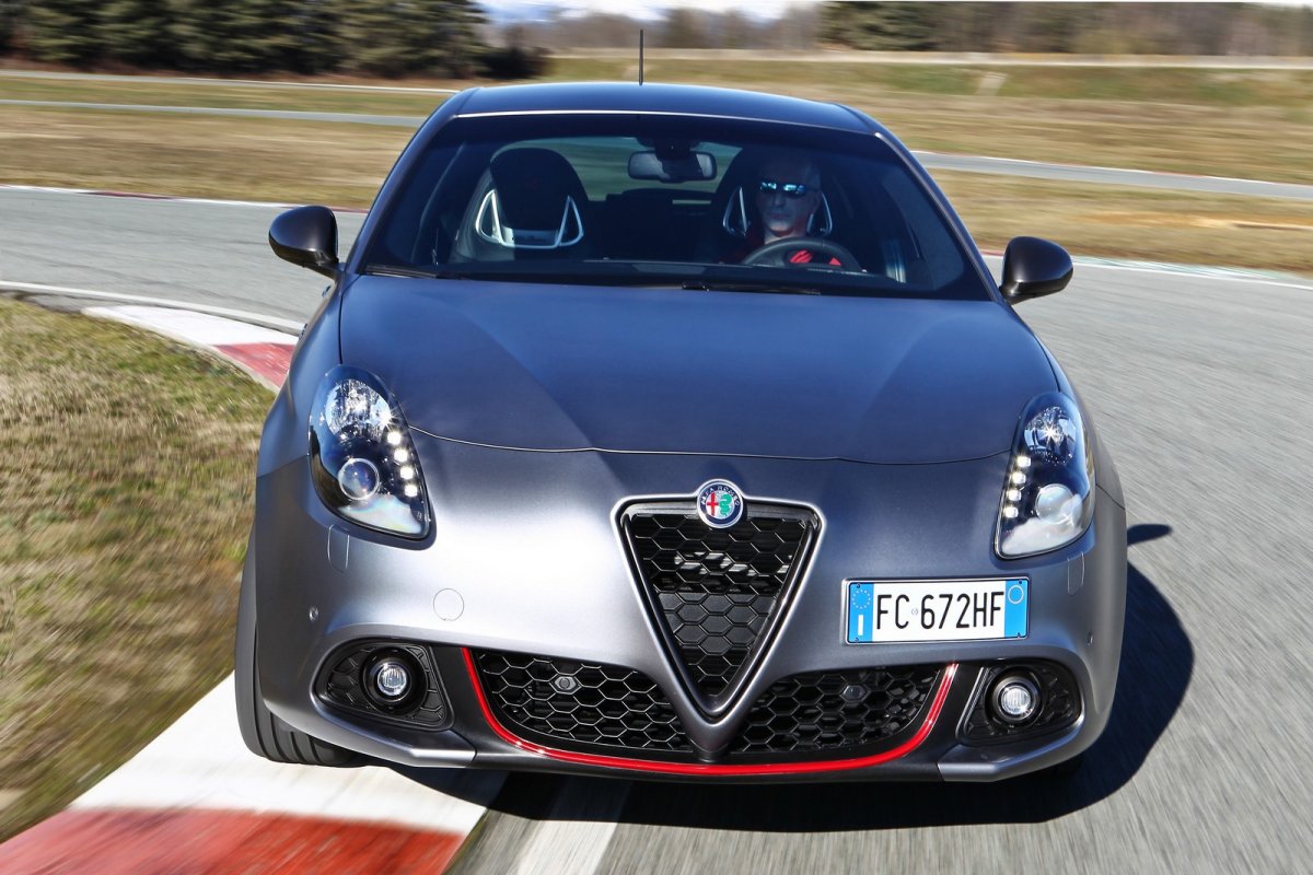2016 Makyajl� Alfa Romeo Giulietta Detayl� Resim Galerisi