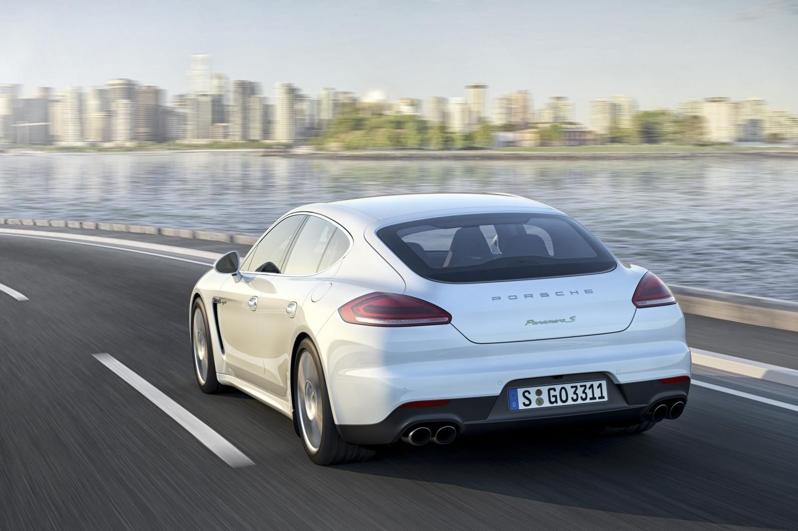 YENi MAKYAJLI 2014 PORSCHE PANAMERA VE PANEMERA E-HYBRD GALER
