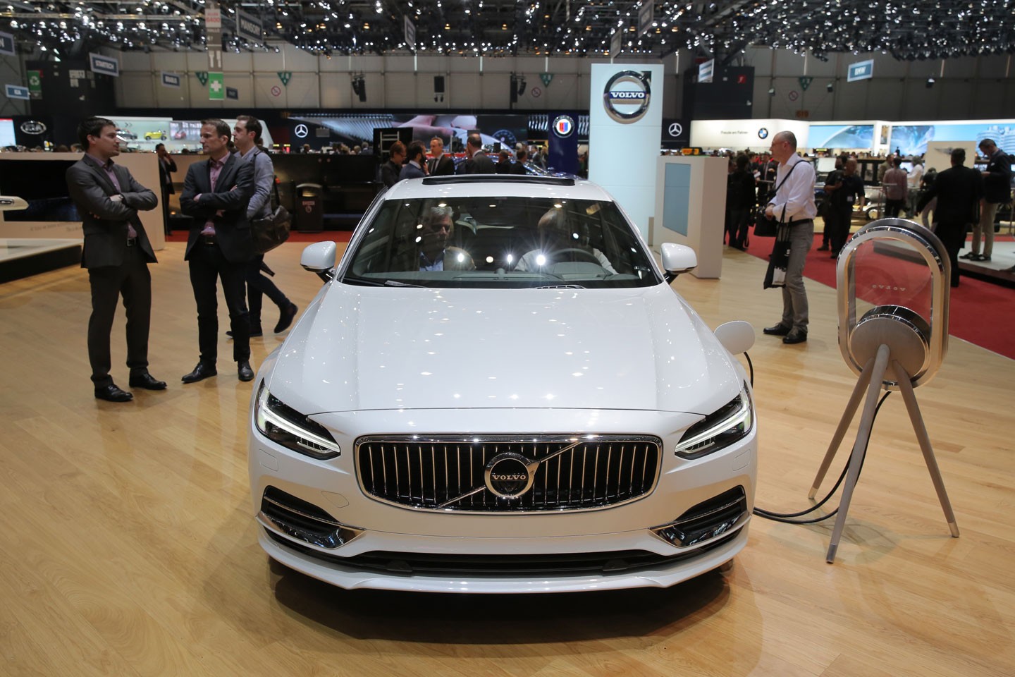 Cenevre Motor Show Volvo S90 T8 galerisi