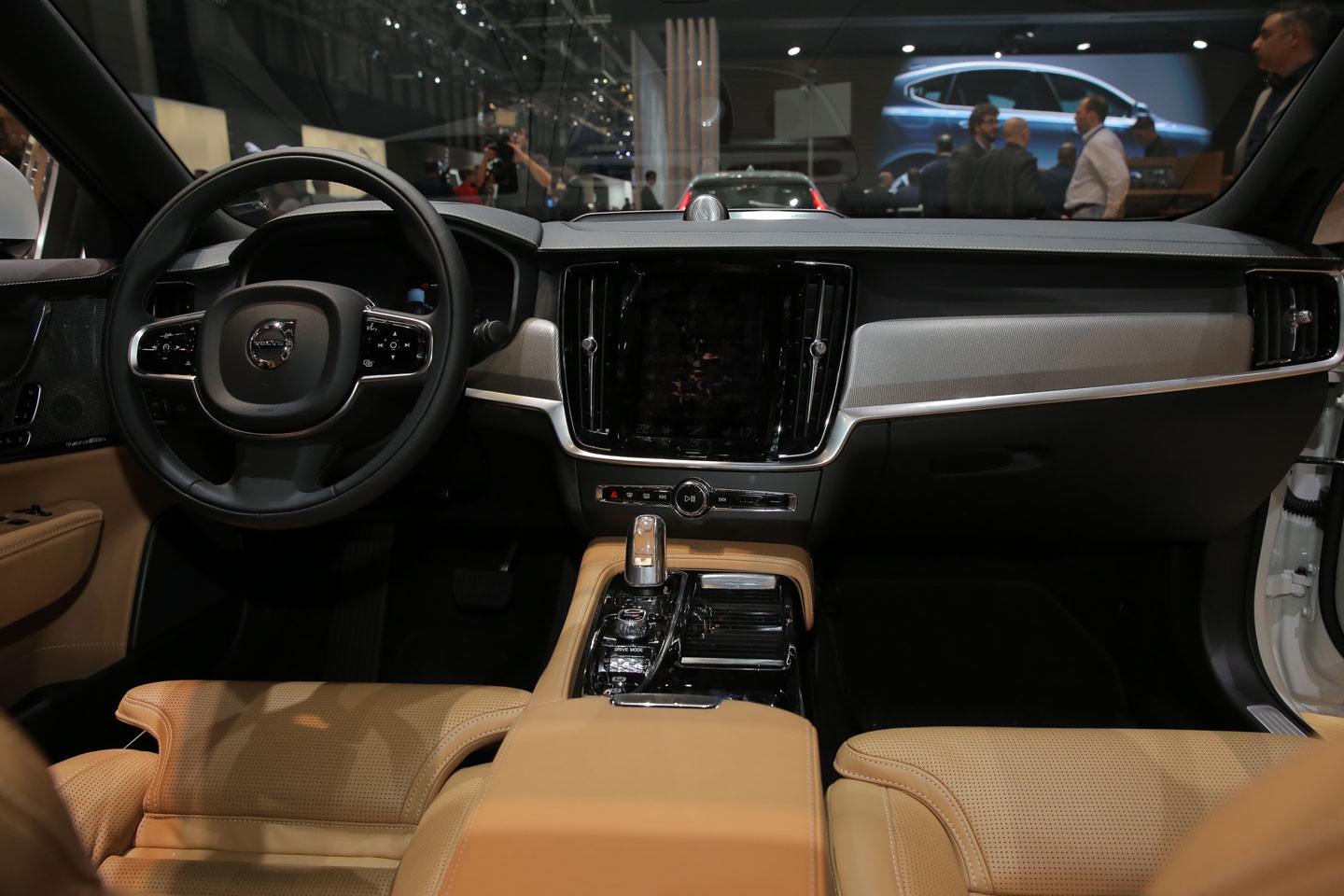 Cenevre Motor Show Volvo S90 T8 galerisi