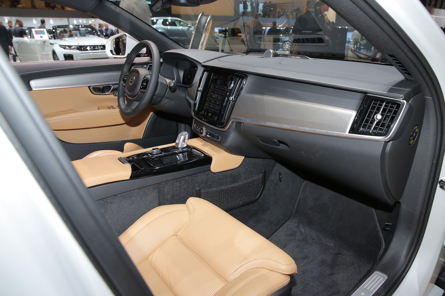 Cenevre Motor Show Volvo S90 T8 galerisi