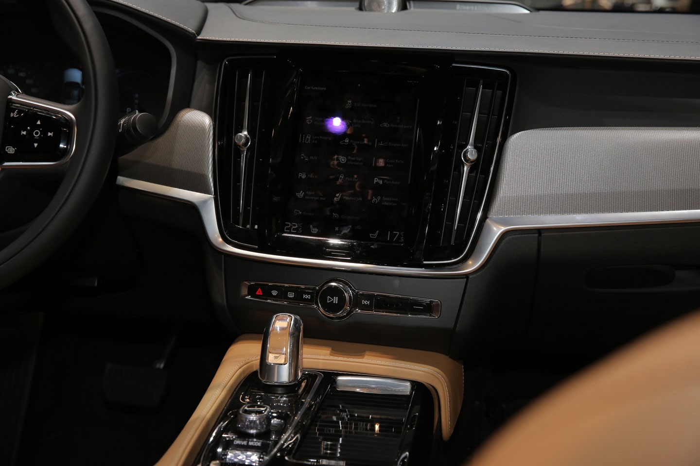 Cenevre Motor Show Volvo S90 T8 galerisi