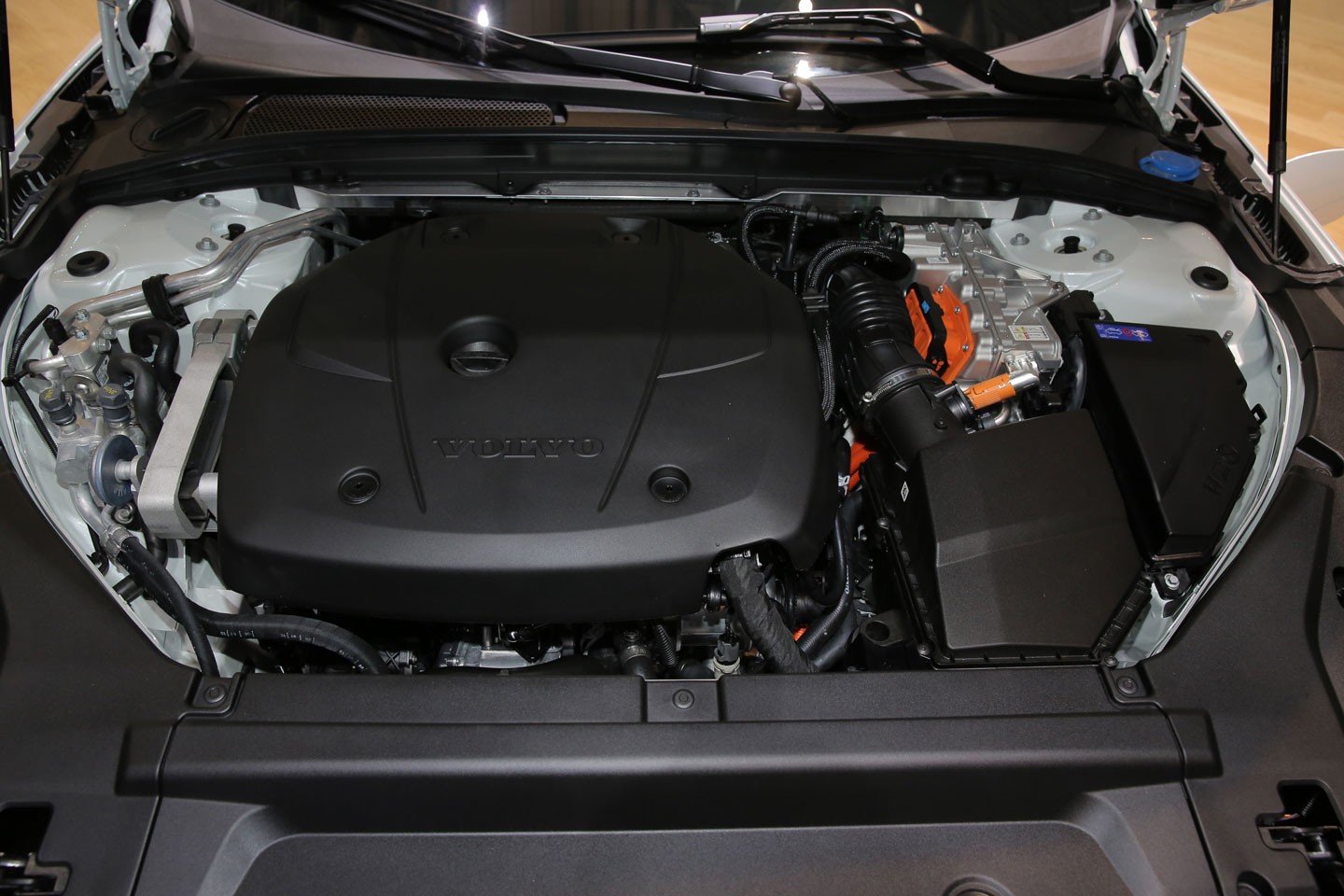 Cenevre Motor Show Volvo S90 T8 galerisi