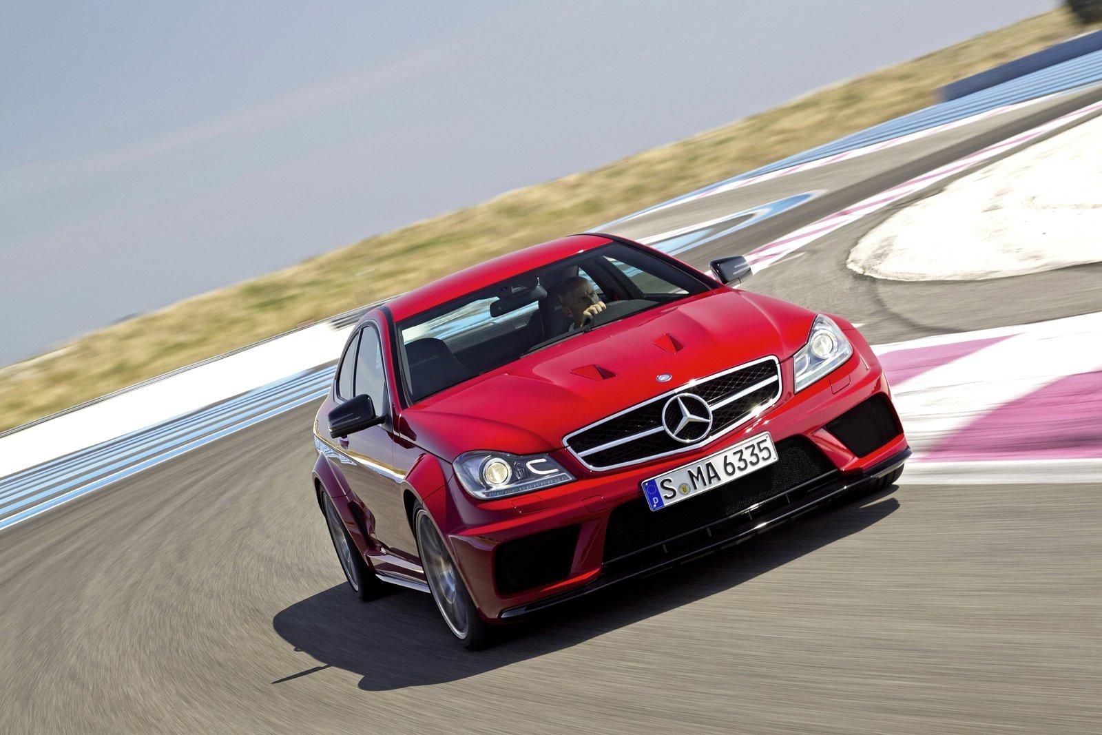 MERCEDES C63 AMG BLACK GALER