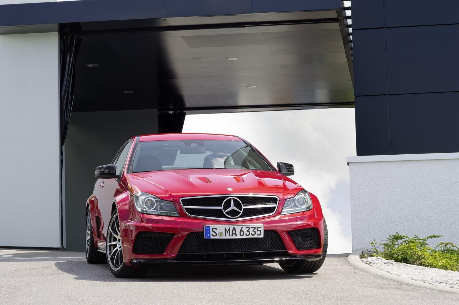 MERCEDES C63 AMG BLACK GALER
