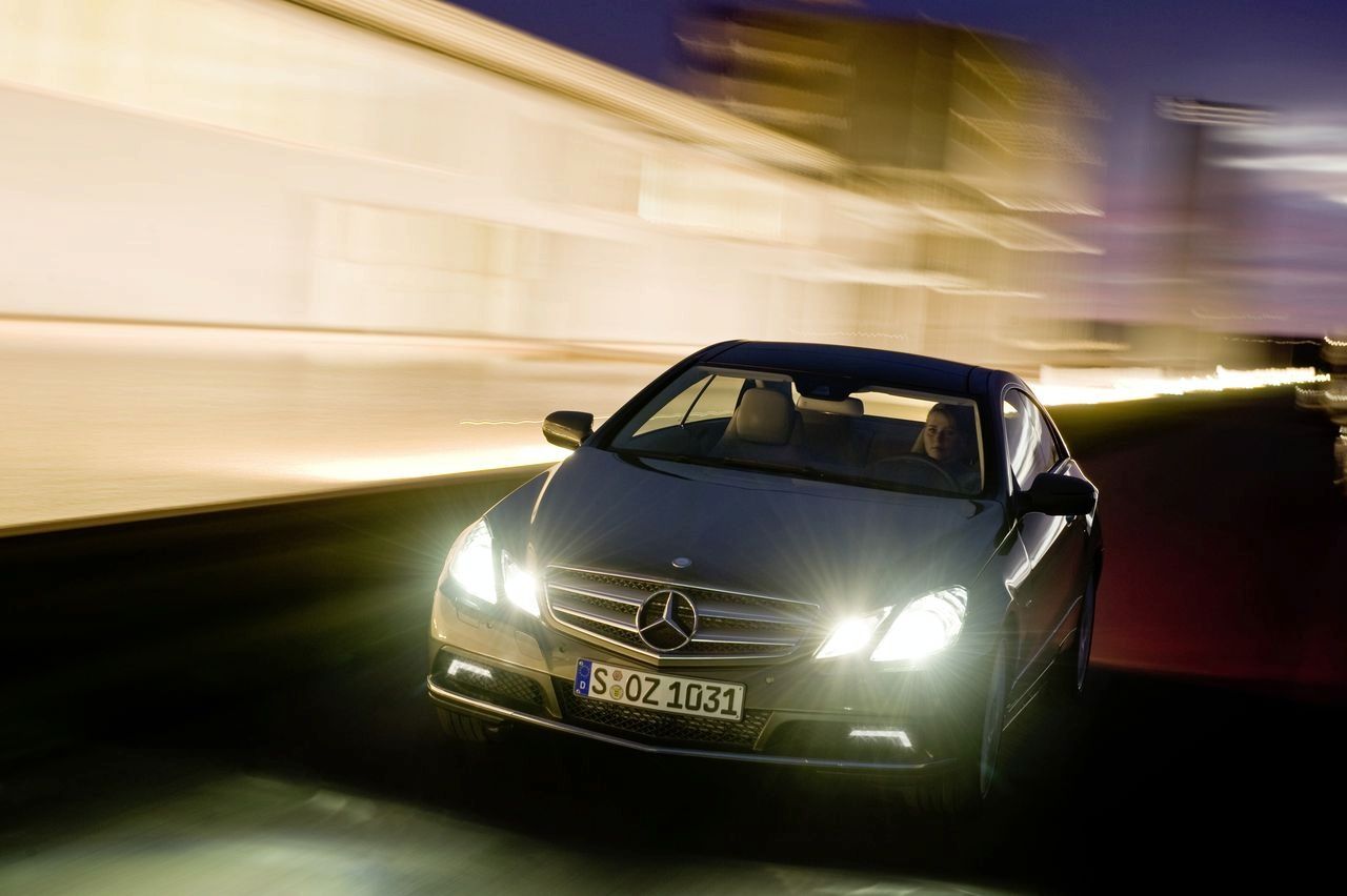 MERCEDES E COUPE (2010) GALER