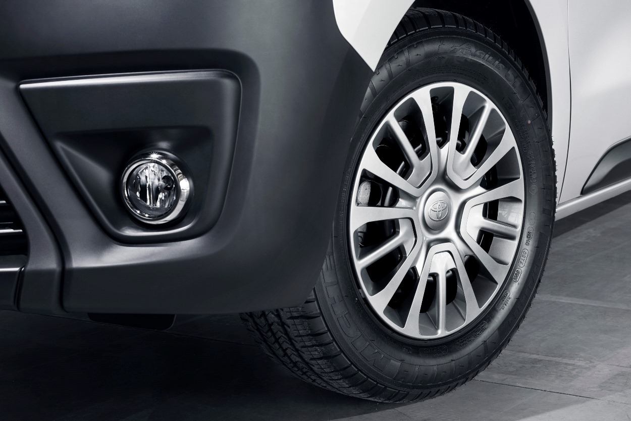 Yeni Toyota Proace Van 2016