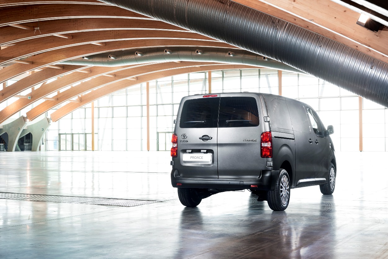 Yeni Toyota Proace Van 2016