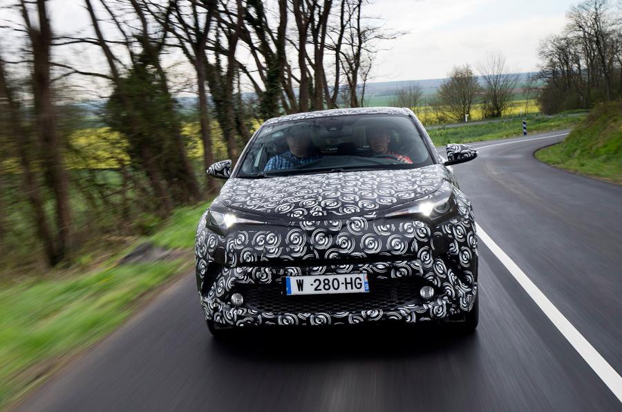 Yeni Toyota C-HR resim galerisi