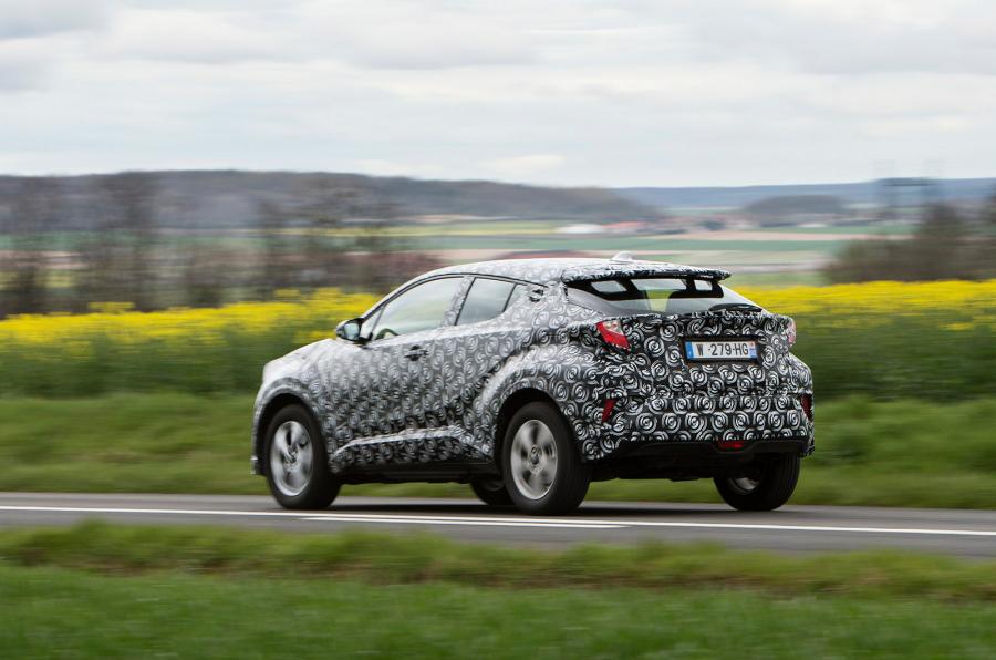 Yeni Toyota C-HR resim galerisi