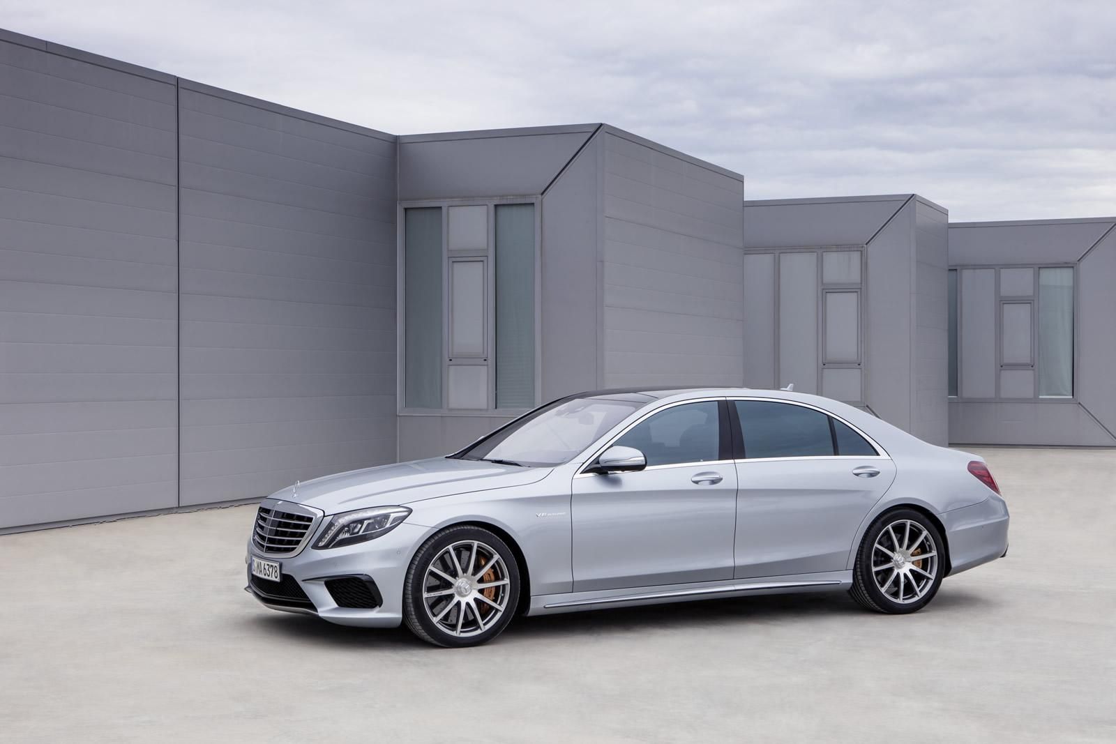 YEN MERCEDES S63 AMG RESM FOTORAF GALERS