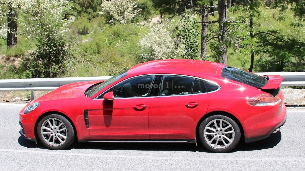 2017 Porsche Panamera Hafif Kamuflajl� Resim Galerisi